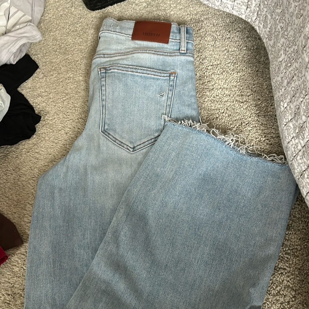 Hidden jeans. Wide keg, raw hem. Size 29